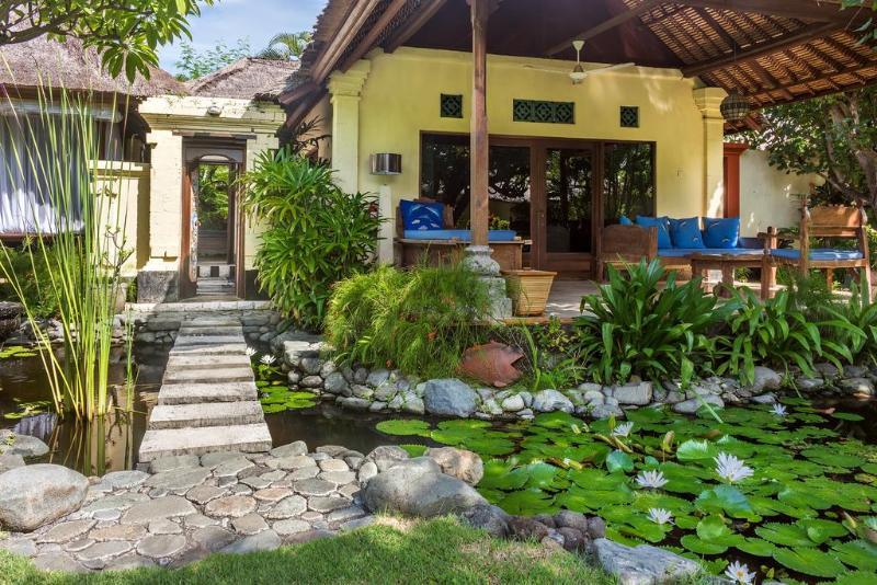 Taman Sari Bali Cottages Banyuwedang Exterior photo